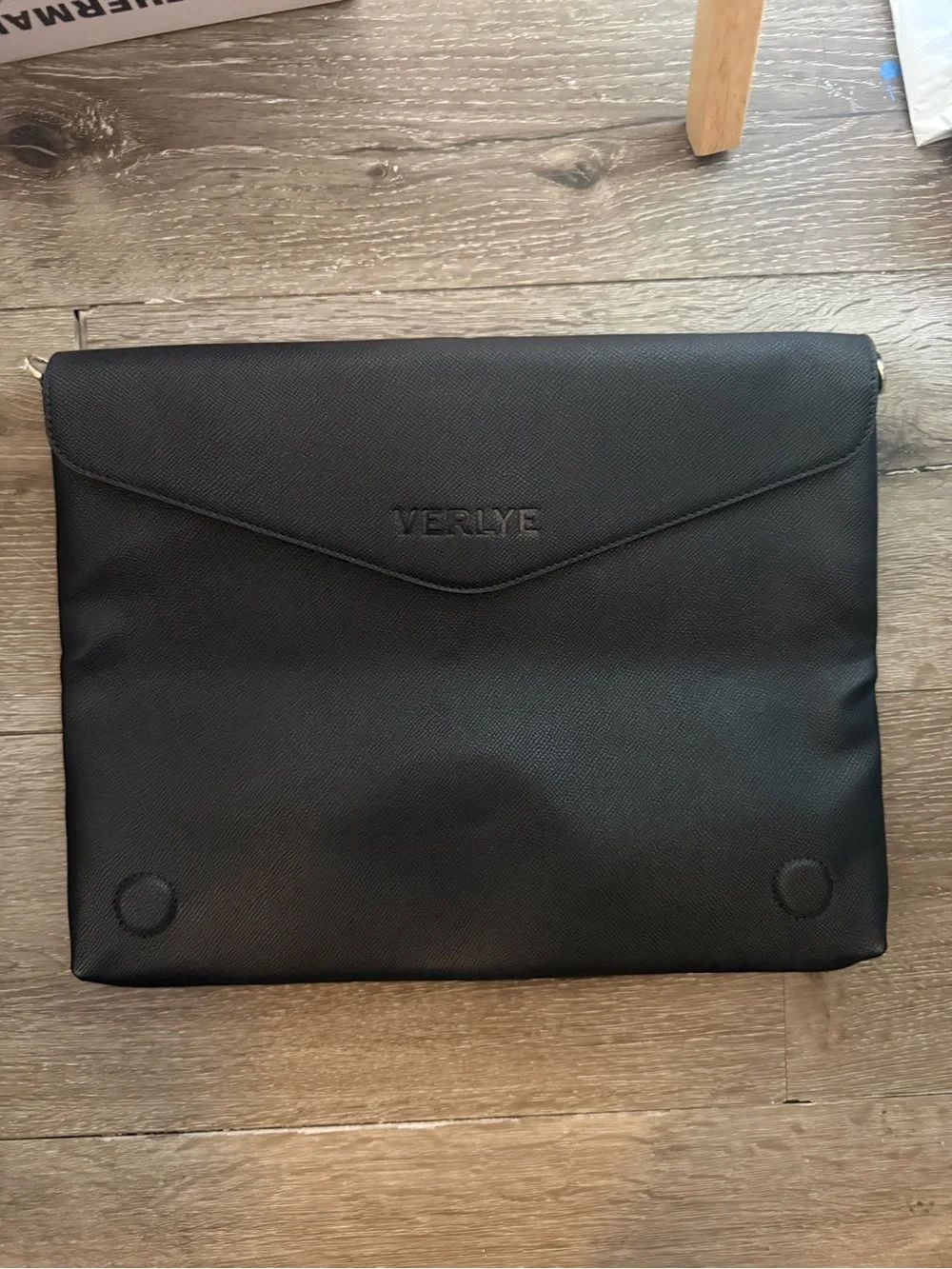 lab top carrying case, magnetic closure